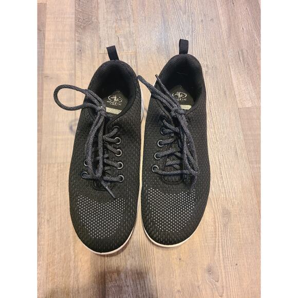 Athletic works size 10 women's black sneakers with memory foam insoles - Picture 2 of 8